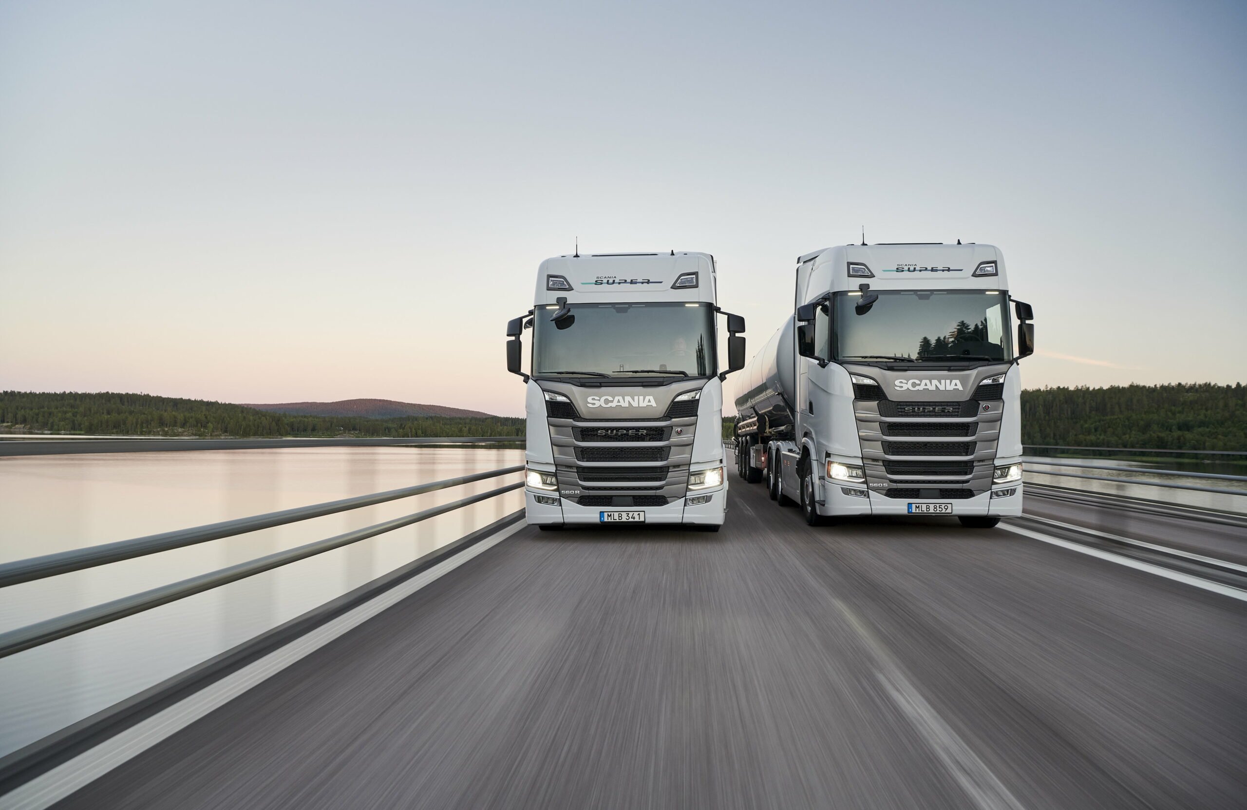 Новые моторы, модульное шасси и заправка растительным маслом: Scania представила обновлённую линейку тягачей