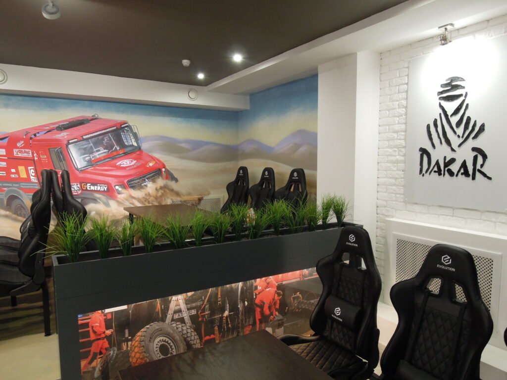 В Минске открыли автоспорт-кафе «МАЗ-Dakar»: показываем, что получилось