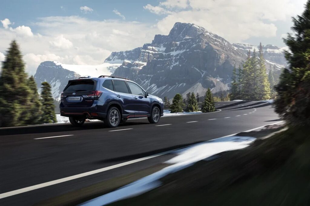 В Росси начались продажи обновленного Subaru Forester: названа цена