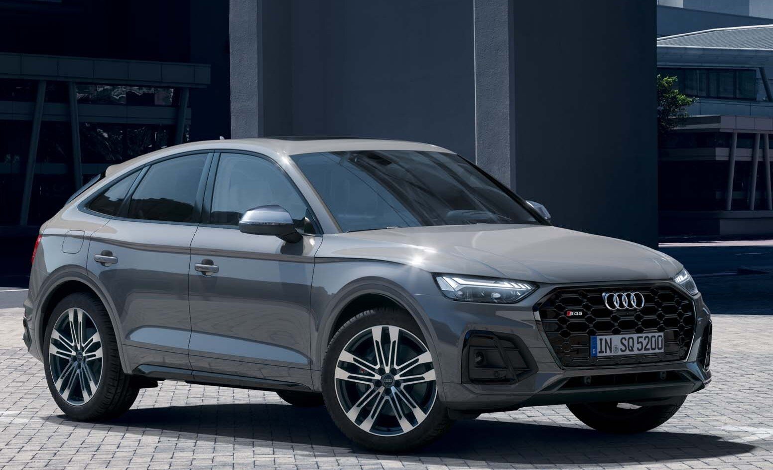 Audi привезет в Россию «горячий» кроссовер: названа цена