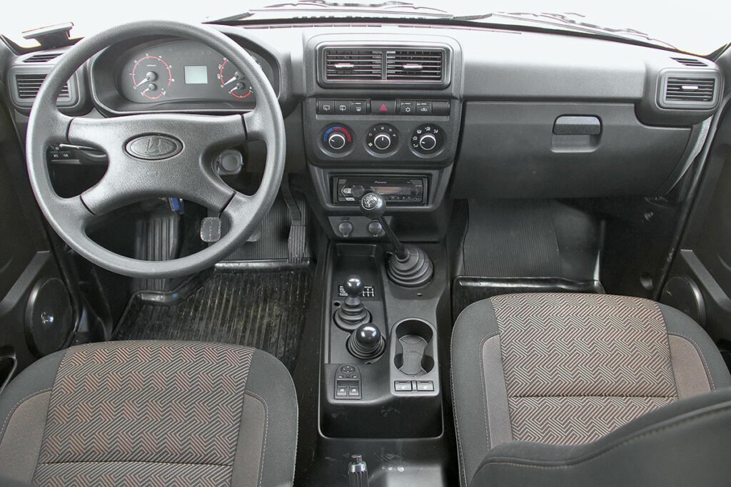 Сравнение внедорожников Lada Niva Legend 95 и Suzuki Jimny