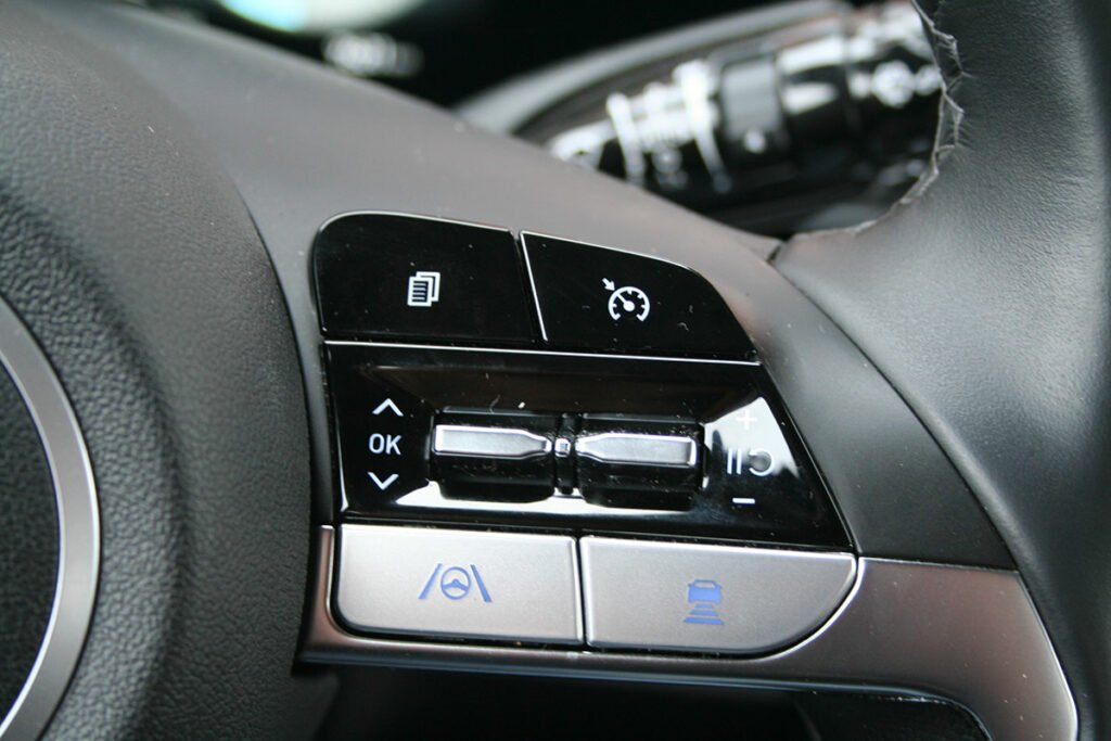 Hyundai Elantra или Skoda Octavia: что выбрать? Сравнили и удивились