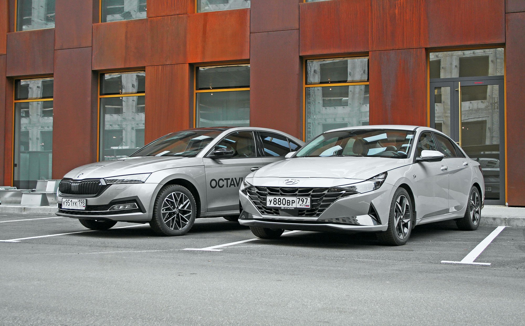Hyundai Elantra или Skoda Octavia: что выбрать? Сравнили и удивились