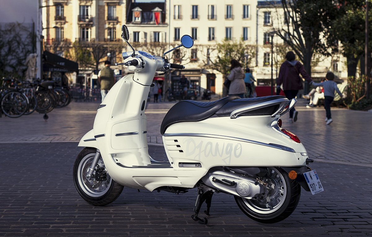 Peugeot Metropolis и Django: какие скутеры французы привезли в Россию