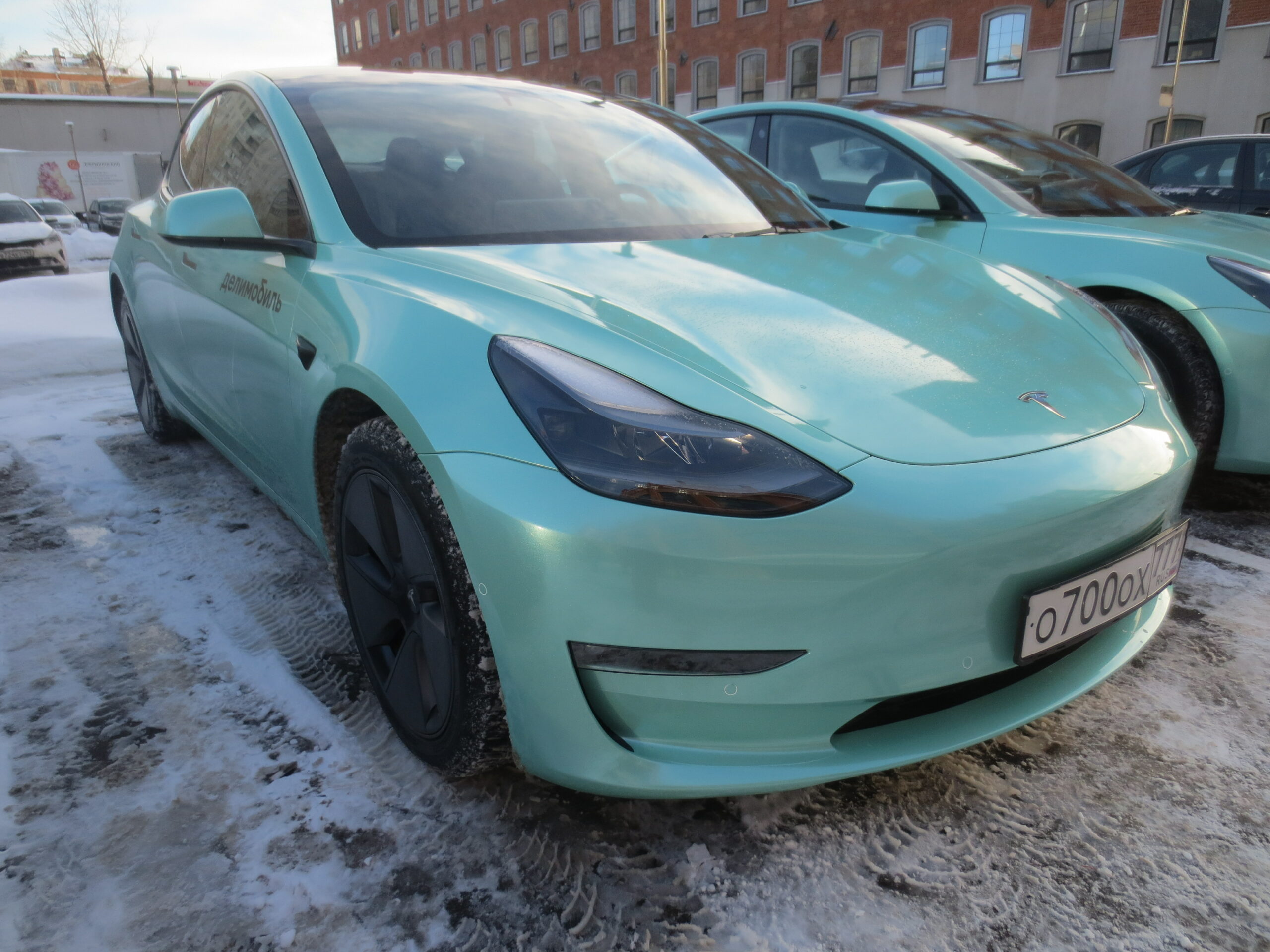 В московском каршеринге появились Tesla Model 3
