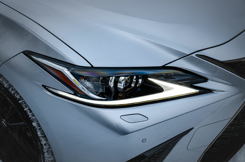 Как «Камри», только лучше: тест обновленного Lexus ES