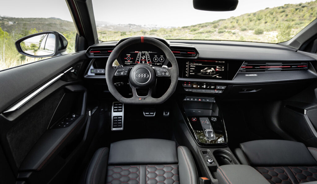 «Горячий» Audi RS3 шокировал своей ценой в России