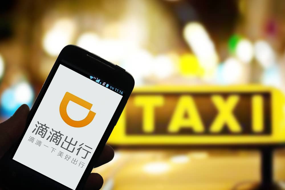 Крупнейший китайский агрегатор такси уходит из России: причины не известны
