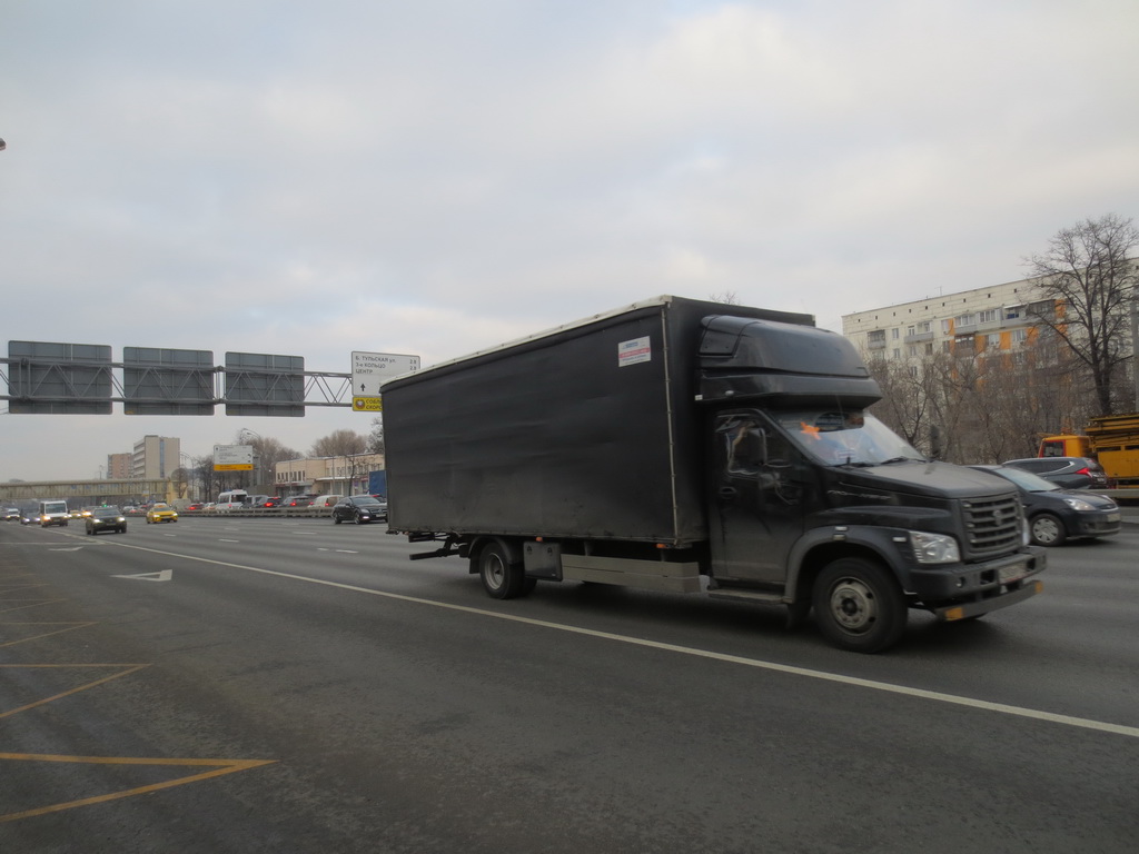 В Москву по пропускам: запрет на въезд грузовиков в столицу и его последствия