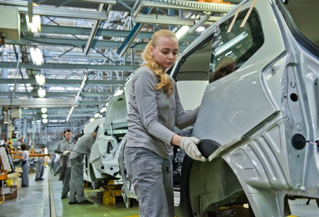 Дешевые модели Lada останутся в дефиците до конца года