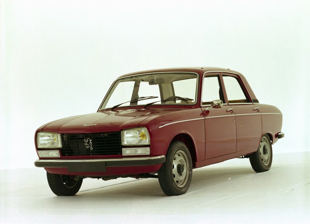 От 301 до 308: 90-летняя история «трехсотой» серии Peugeot