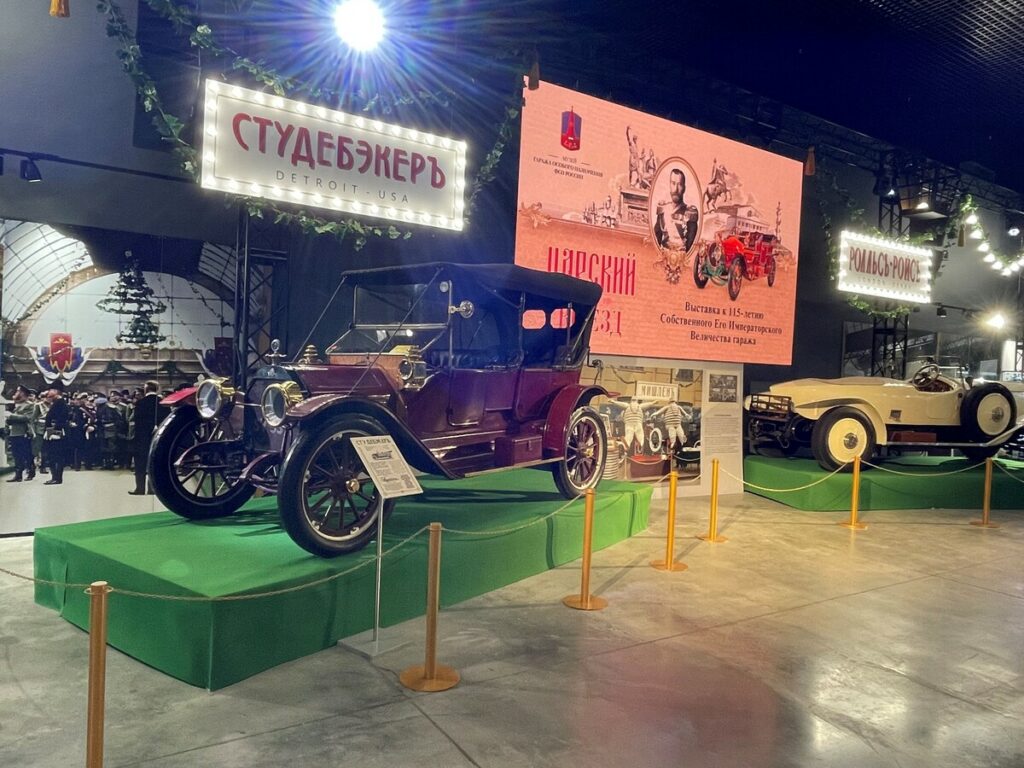 «Царский выезд»: уникальные автомобили на выставке в музее ГОН