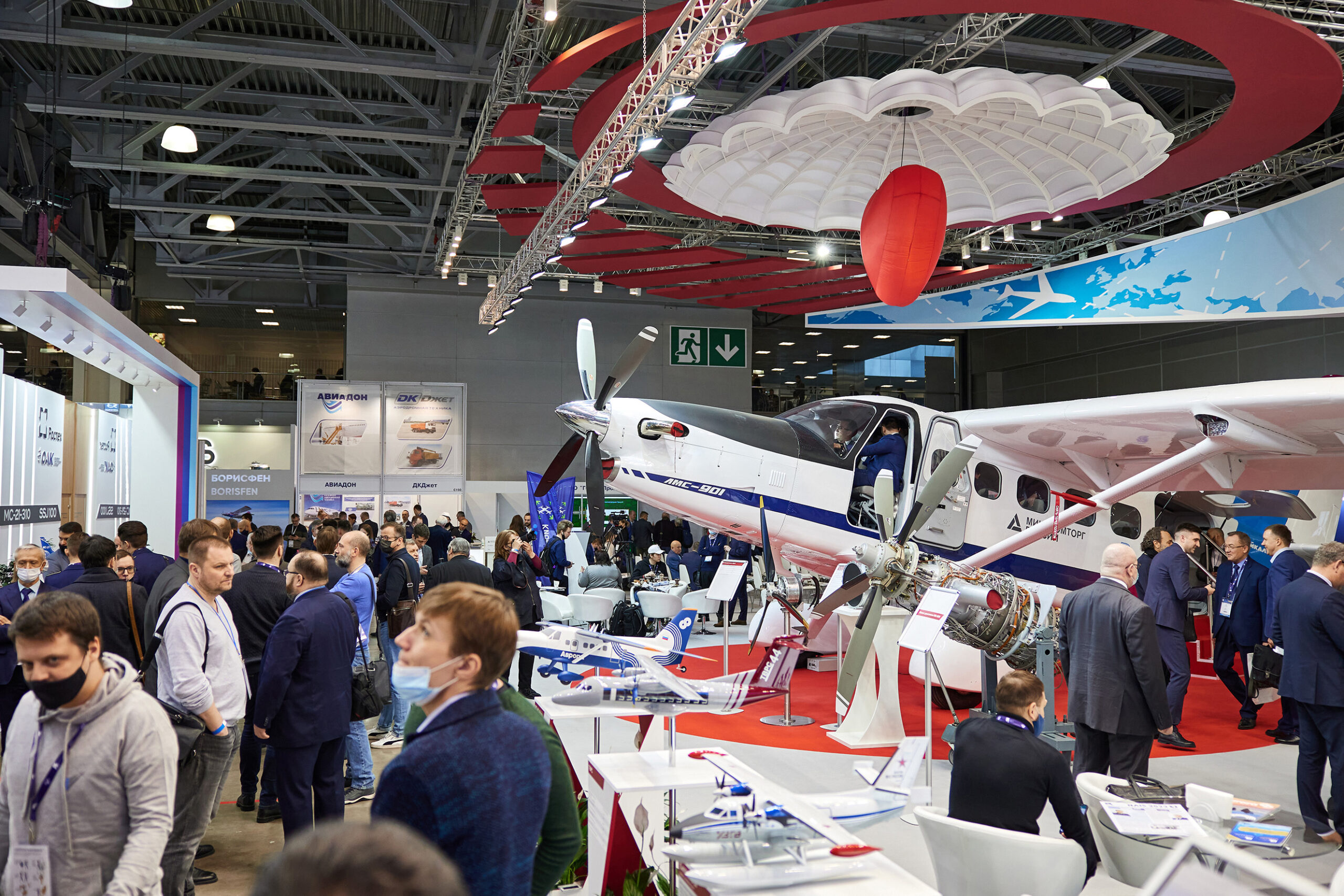 Новейший российский самолёт «Байкал» и аэродромная техника: что показали на выставке NAIS 2022