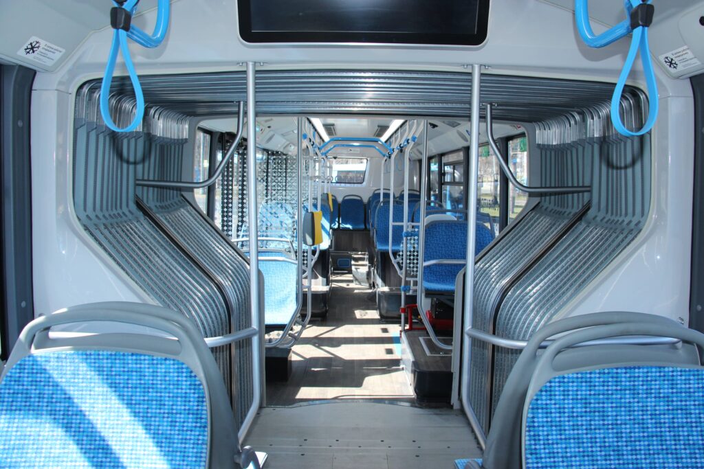 «Гармошку» – в строй! В Москве началась эксплуатация электробуса особо большой вместимости КАМАЗ-6292