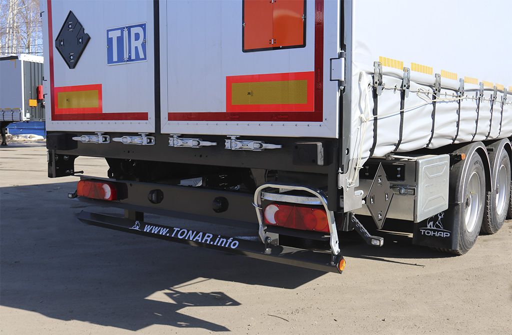 Российский завод «Тонар» представил шторный полуприцеп для опасных грузов