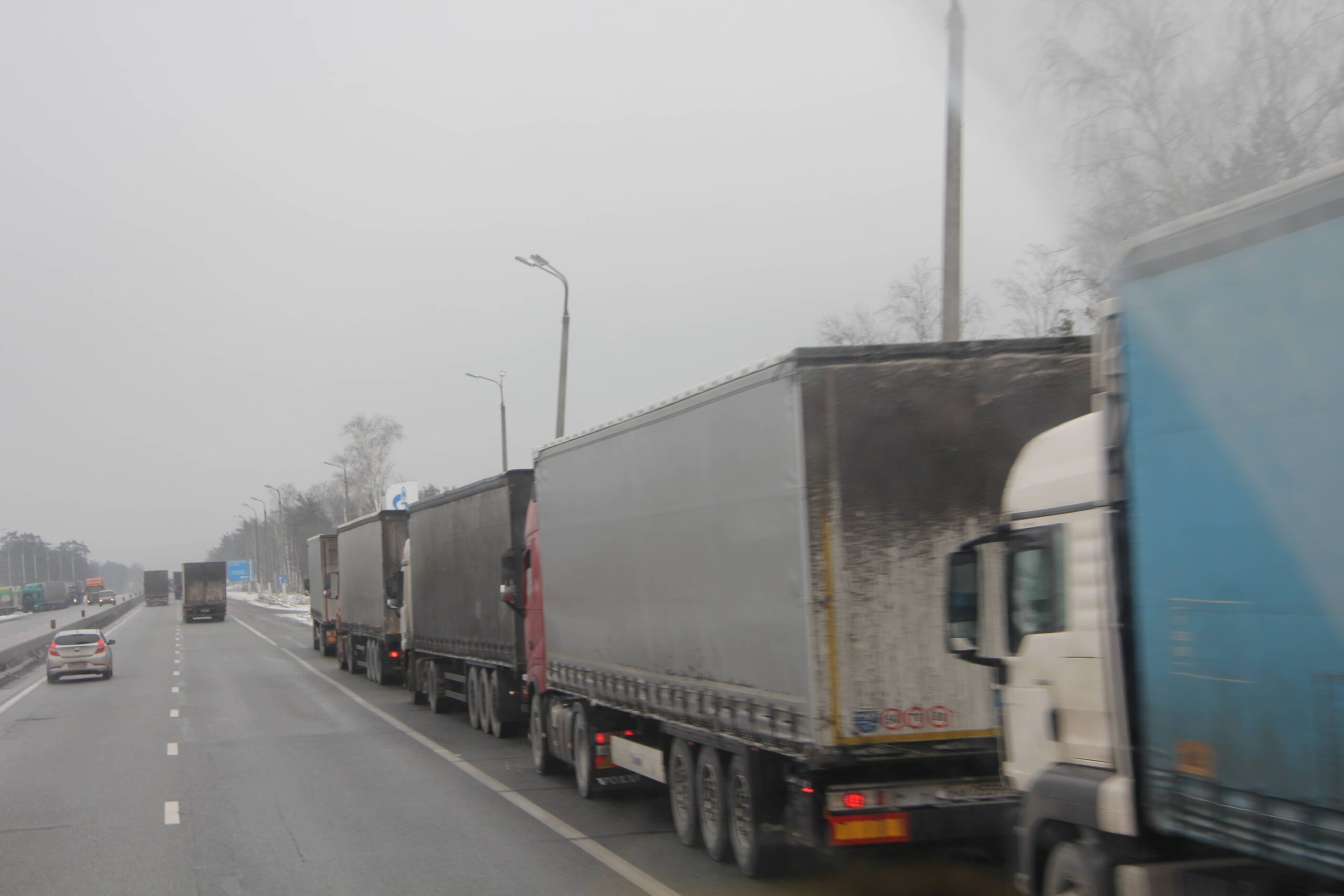 «Стоим, не работаем»: российские перевозчики несут убытки и просят государство о помощи