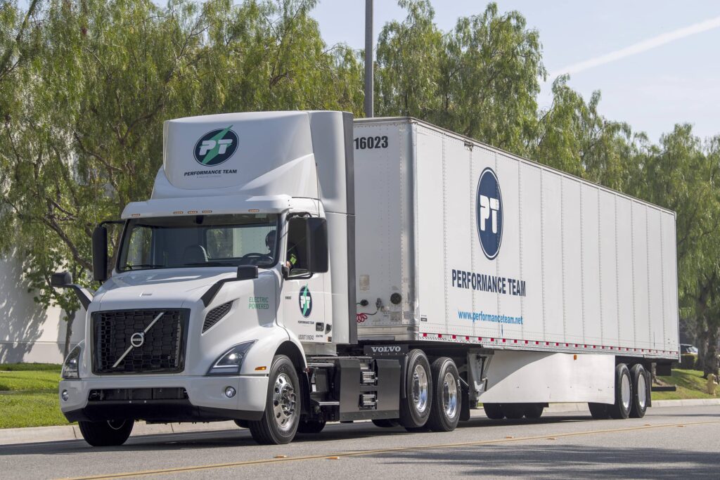 Volvo поставит крупную партию электрических грузовиков VNR Electric
