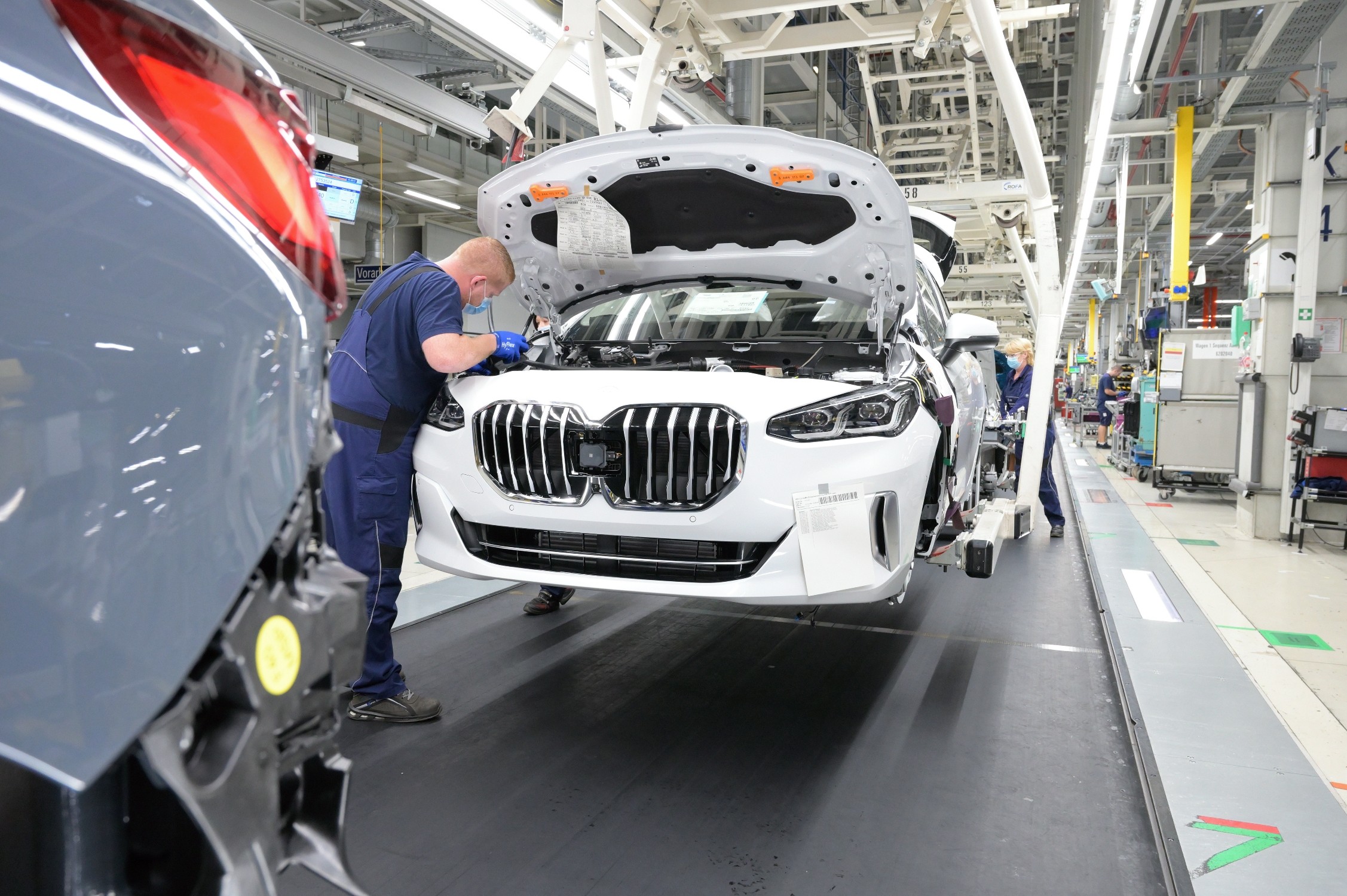 «Не только BMW, но и весь сектор остановится»: немцы признали зависимость от российского газа