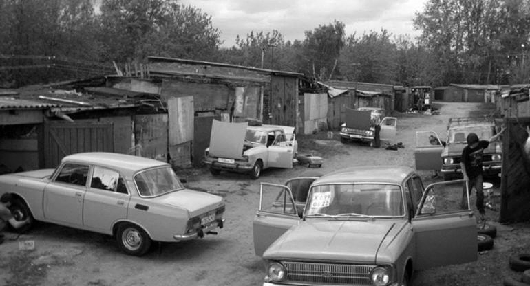 Ремонт, дружба, алкоголь: как возник гаражный культ в эпоху СССР