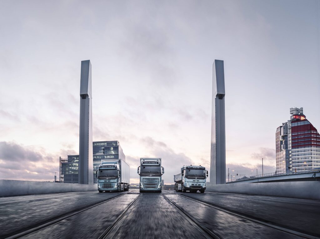Volvo Trucks построила гигантский завод аккумуляторов