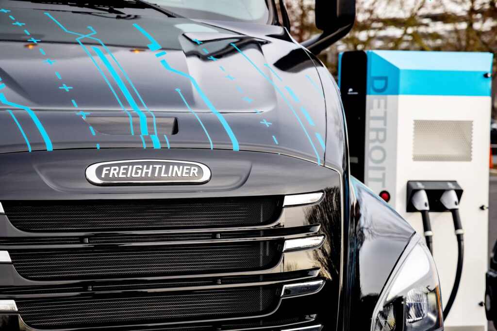 Электрический тягач Freightliner eCascadia: производство и старт продаж