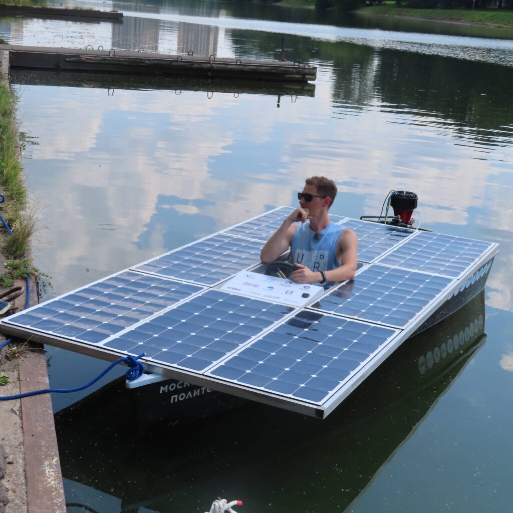 Московский Политех представил лодки на солнечных батареях