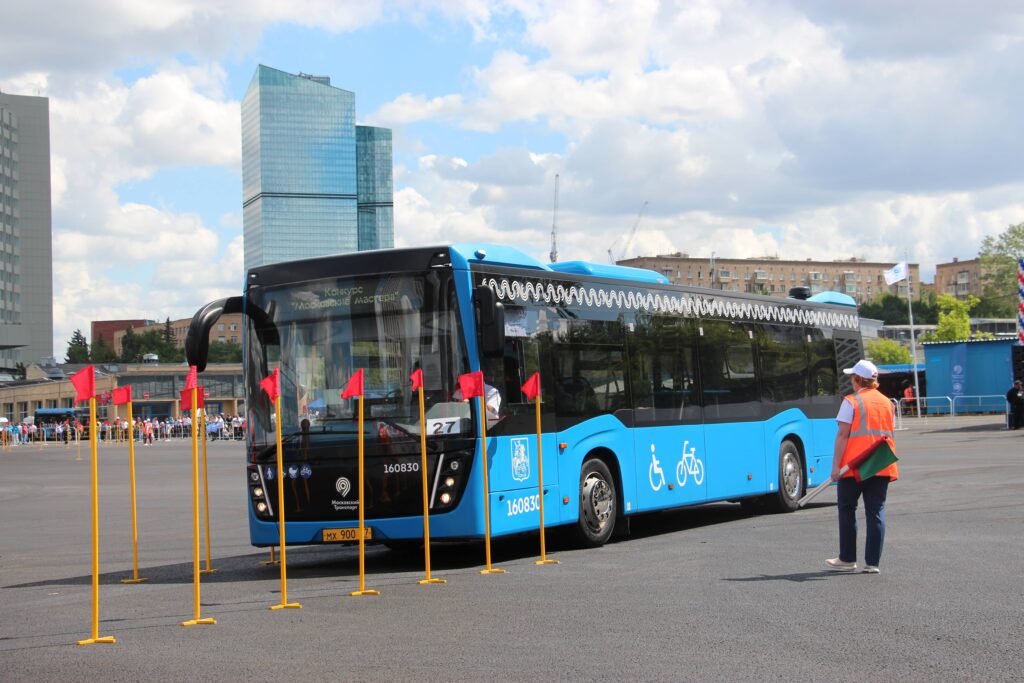 Битва категории D: в Москве прошел конкурс водителей автобуса