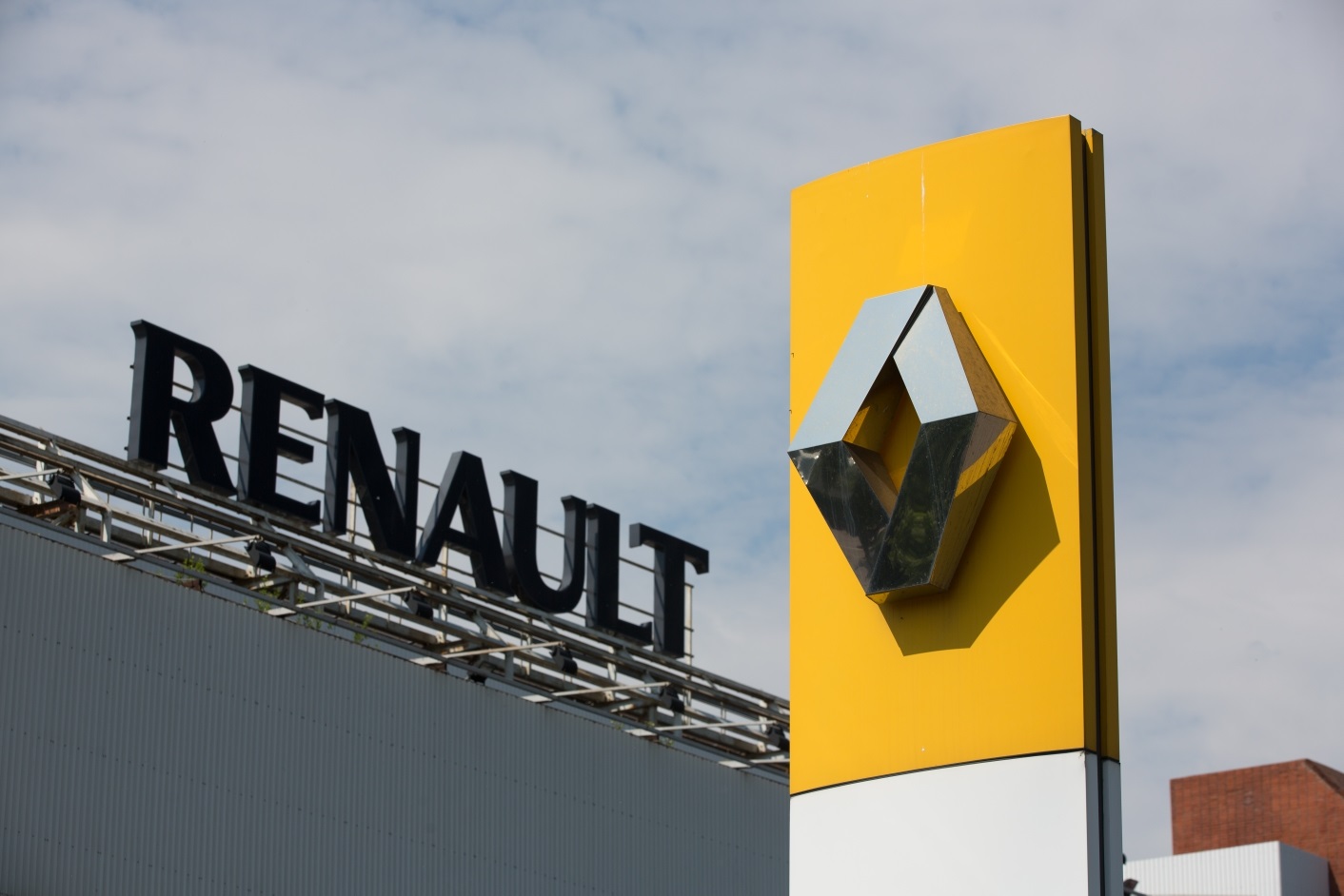 Потеряли миллиарды: в Renault назвали цену ухода из России