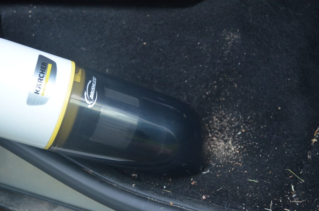Давид и Голиаф: тест автомобильных пылесосов Karcher CVH2 Premium и WD 3 Car