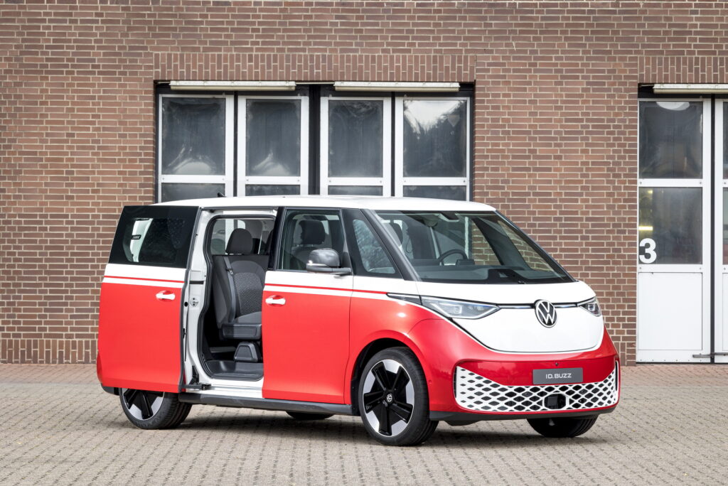 Минивэн, фургон, каблук: в Германии представлены спецверсии Volkswagen ID Buzz Cargo