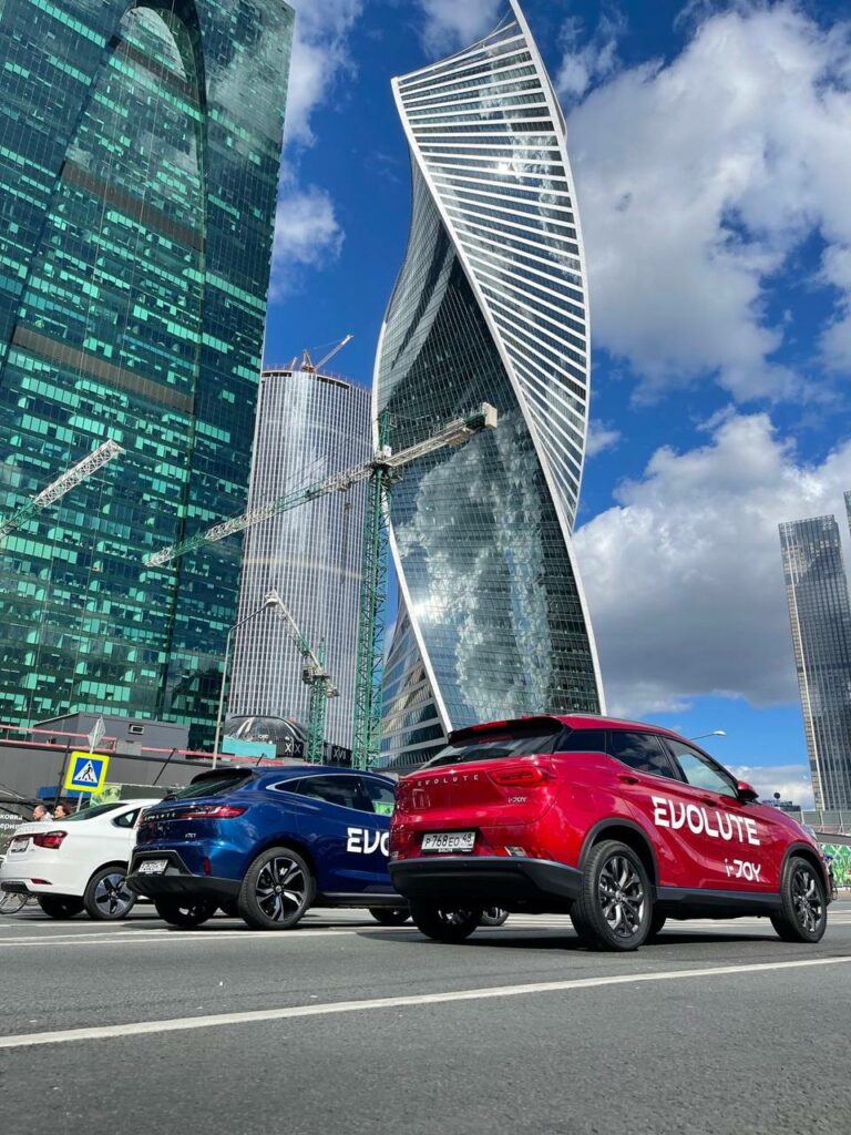 Электромобили Evolute показали в Москве