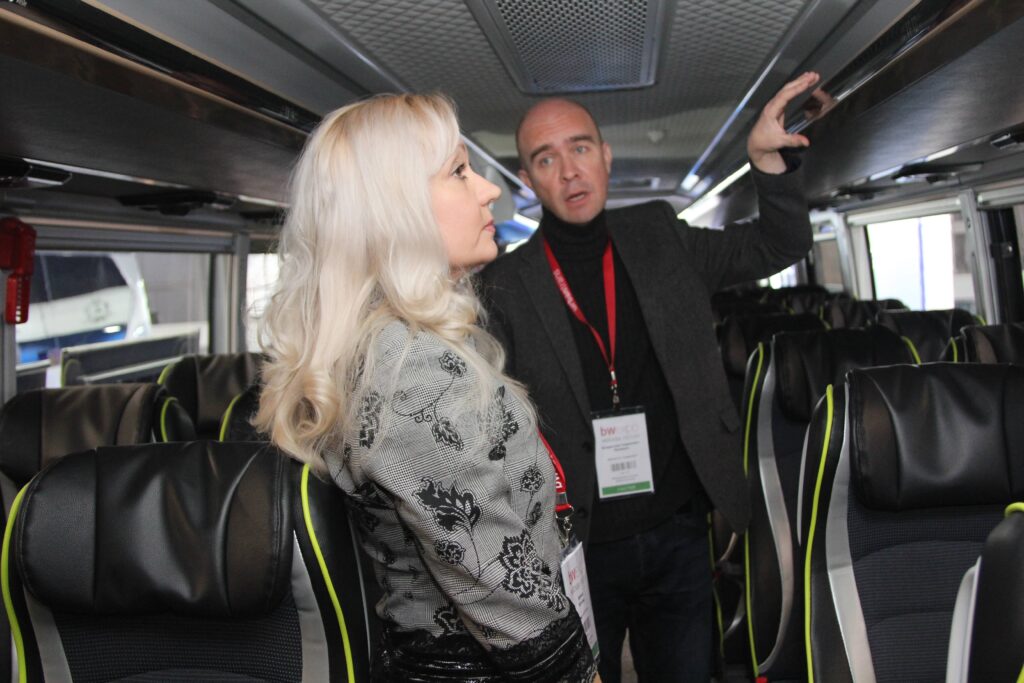 В России представлен новейший туристический автобус из Китая
