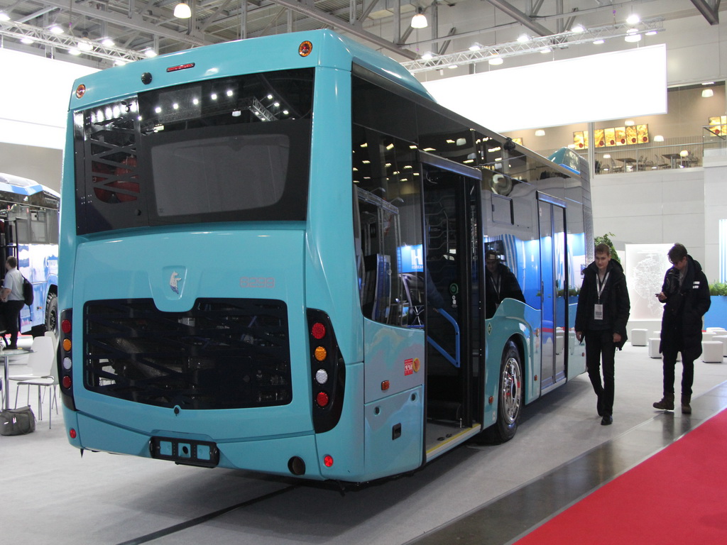 «Гармошка» на метане: КАМАЗ построил газовый автобус особо большого класса