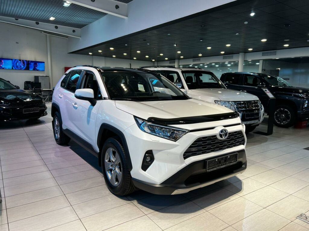 В России начнутся продажи китайских Toyota RAV4
