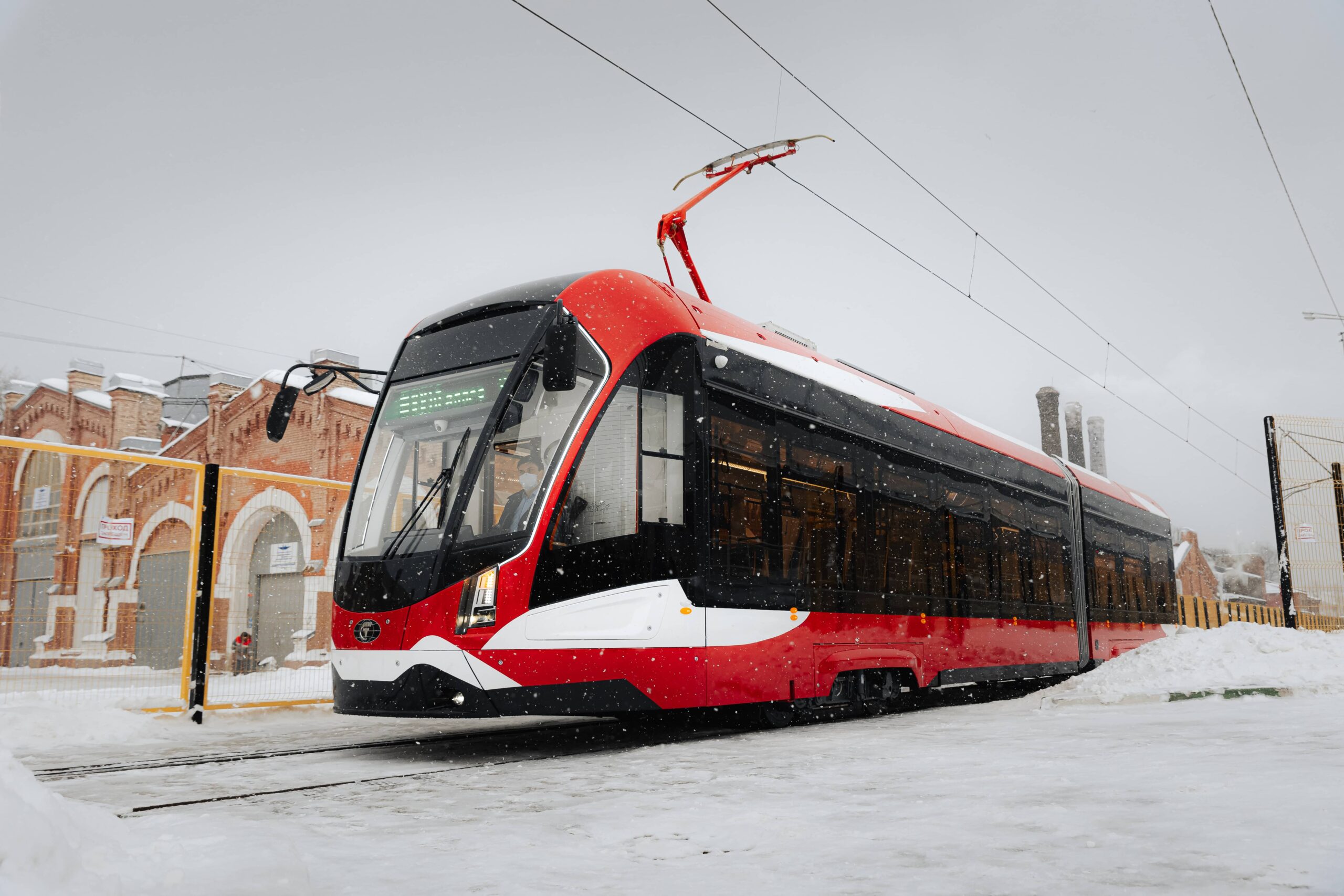 Российская компания выпустила за год полсотни троллейбусов и 131 трамвай
