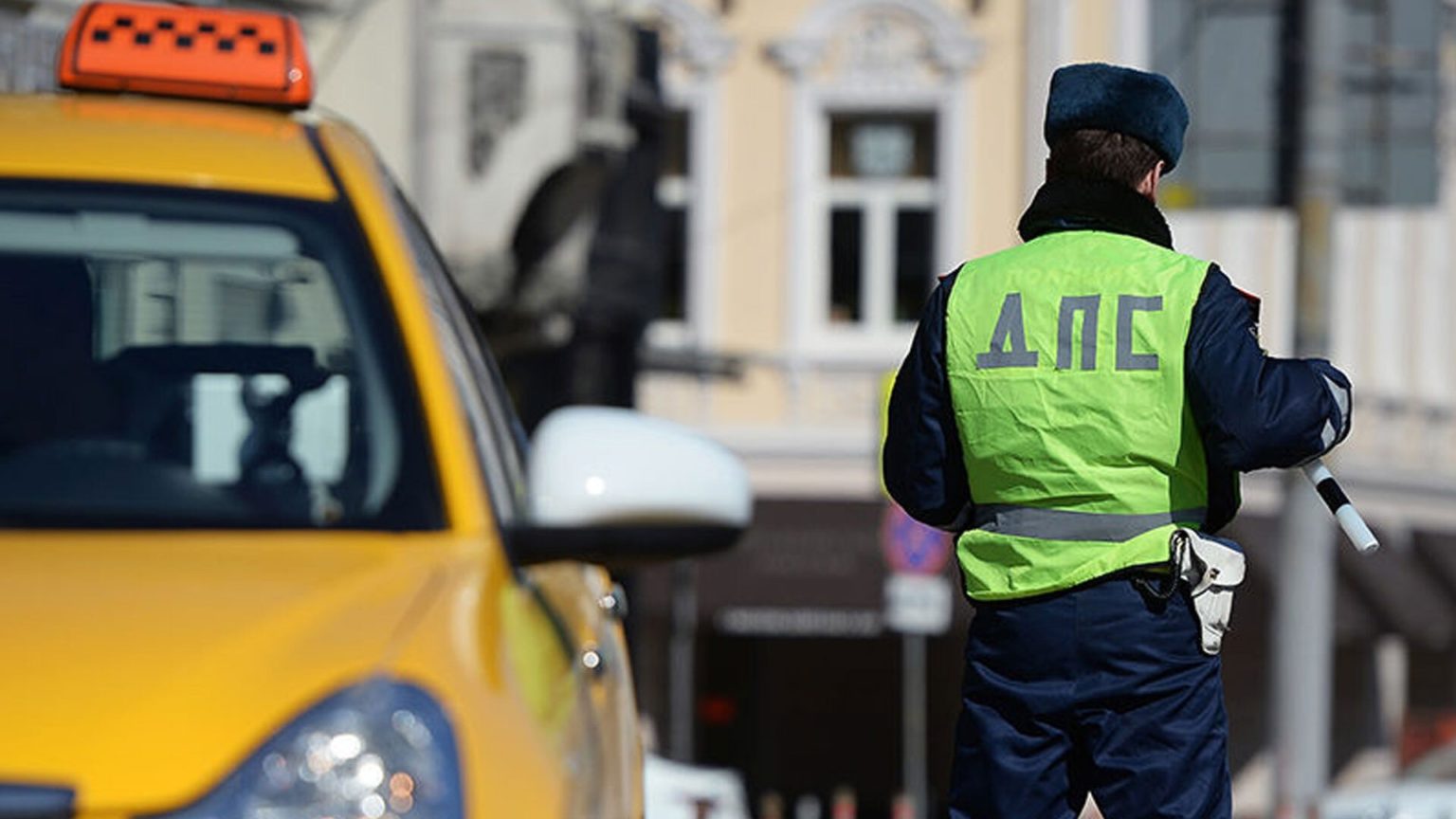 ФСБ будет следить за пассажирами такси: Госдума одобрила новый закон