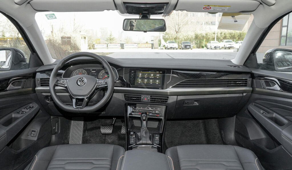Китайский VW Passat привезли в Россию: он оказался круче немецкого