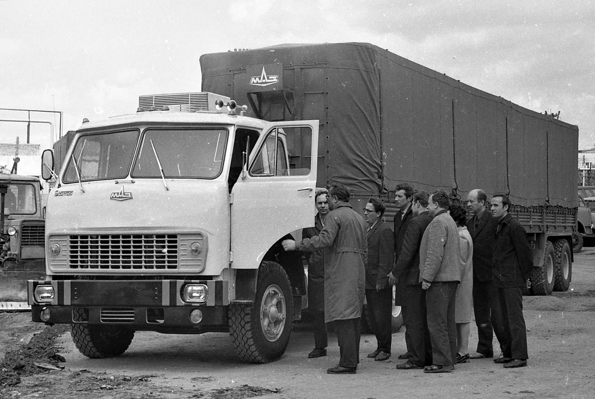 Дом для дальнобойщика: какими были спальники в советских грузовиках