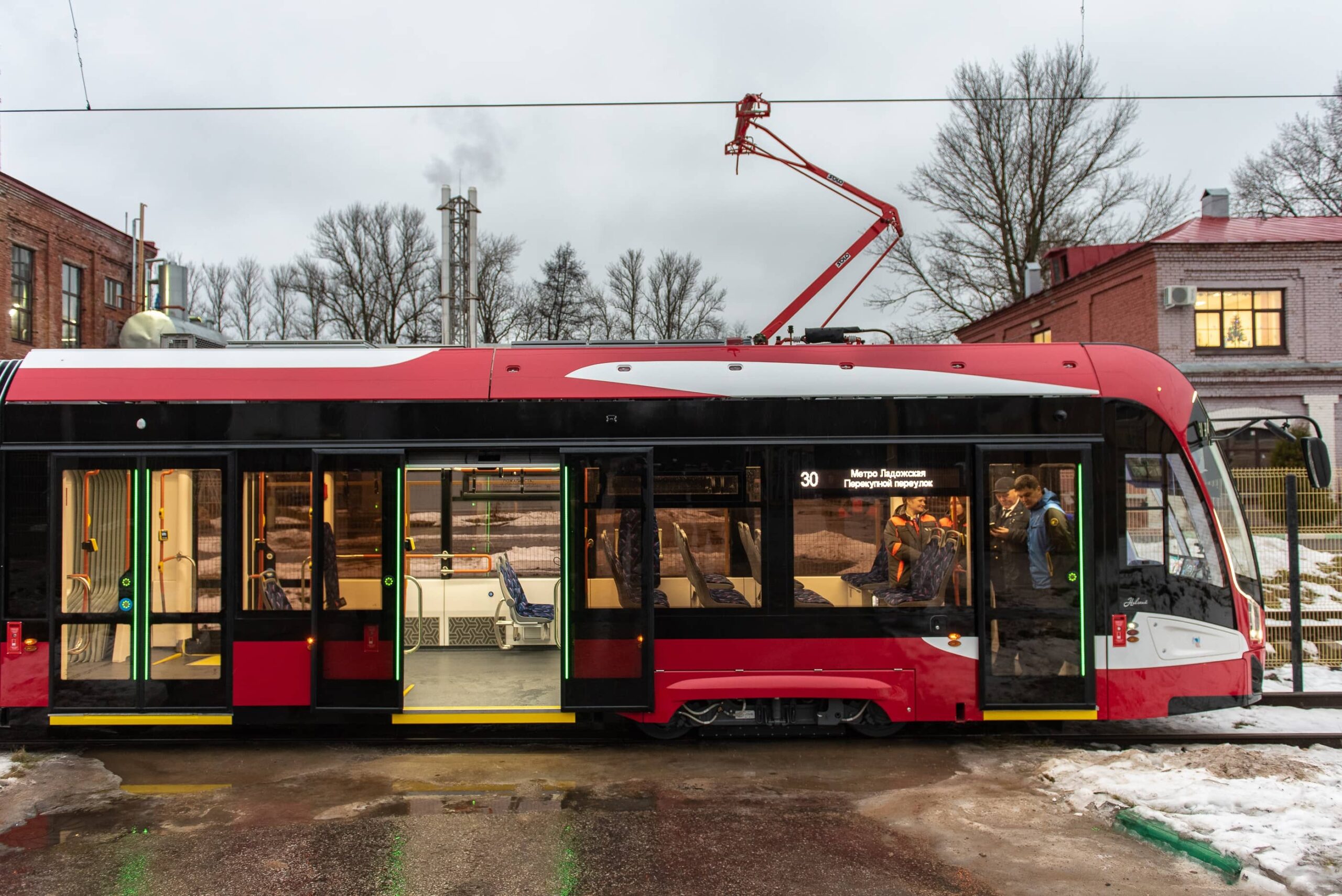 В Санкт-Петербурге построили двухкабинный трамвай