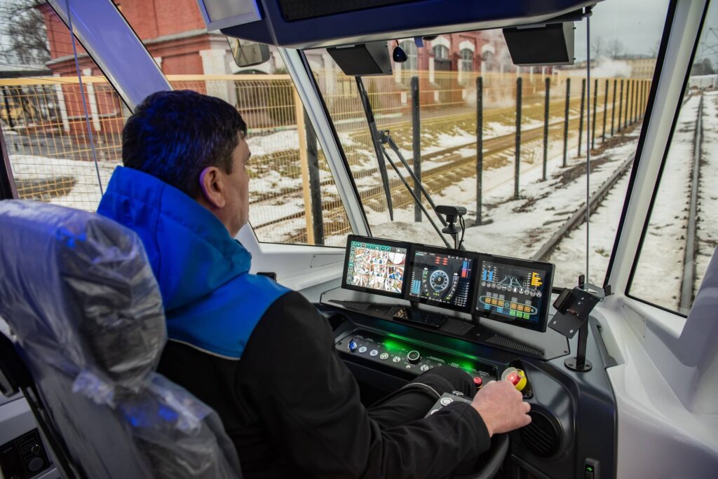 В Санкт-Петербурге построили двухкабинный трамвай