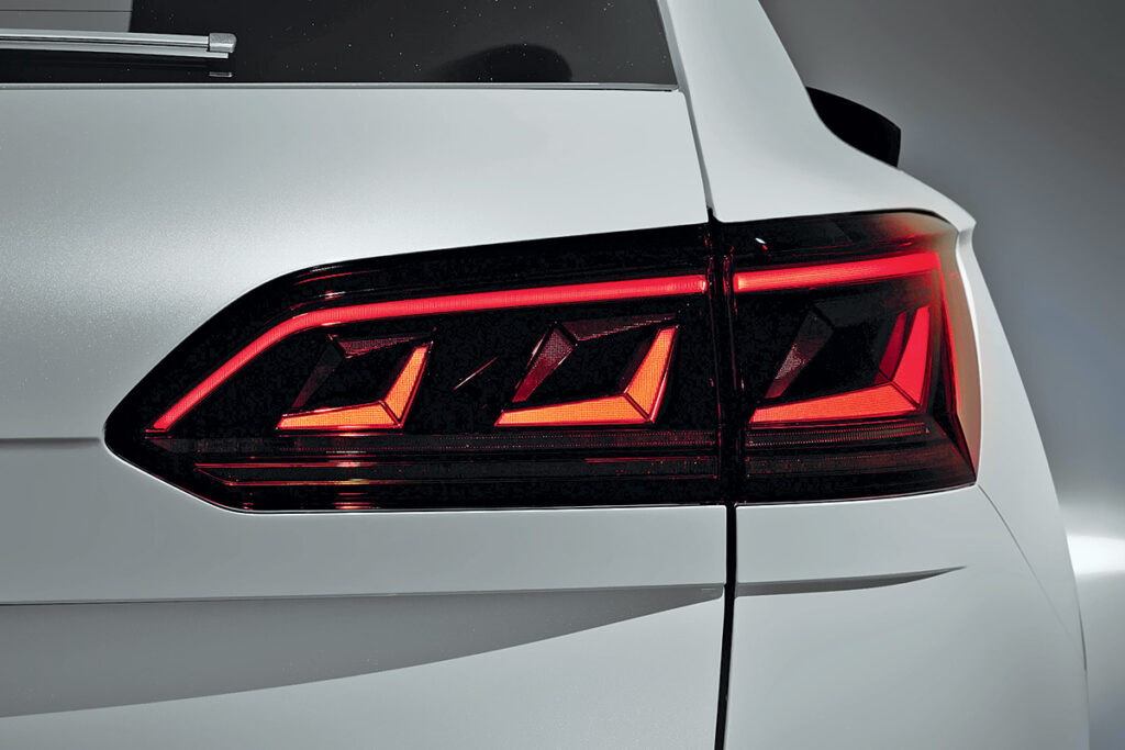 Светодиодное освещение в автомобиле: LED лампы, матрицы, лента и гибкий «неон»