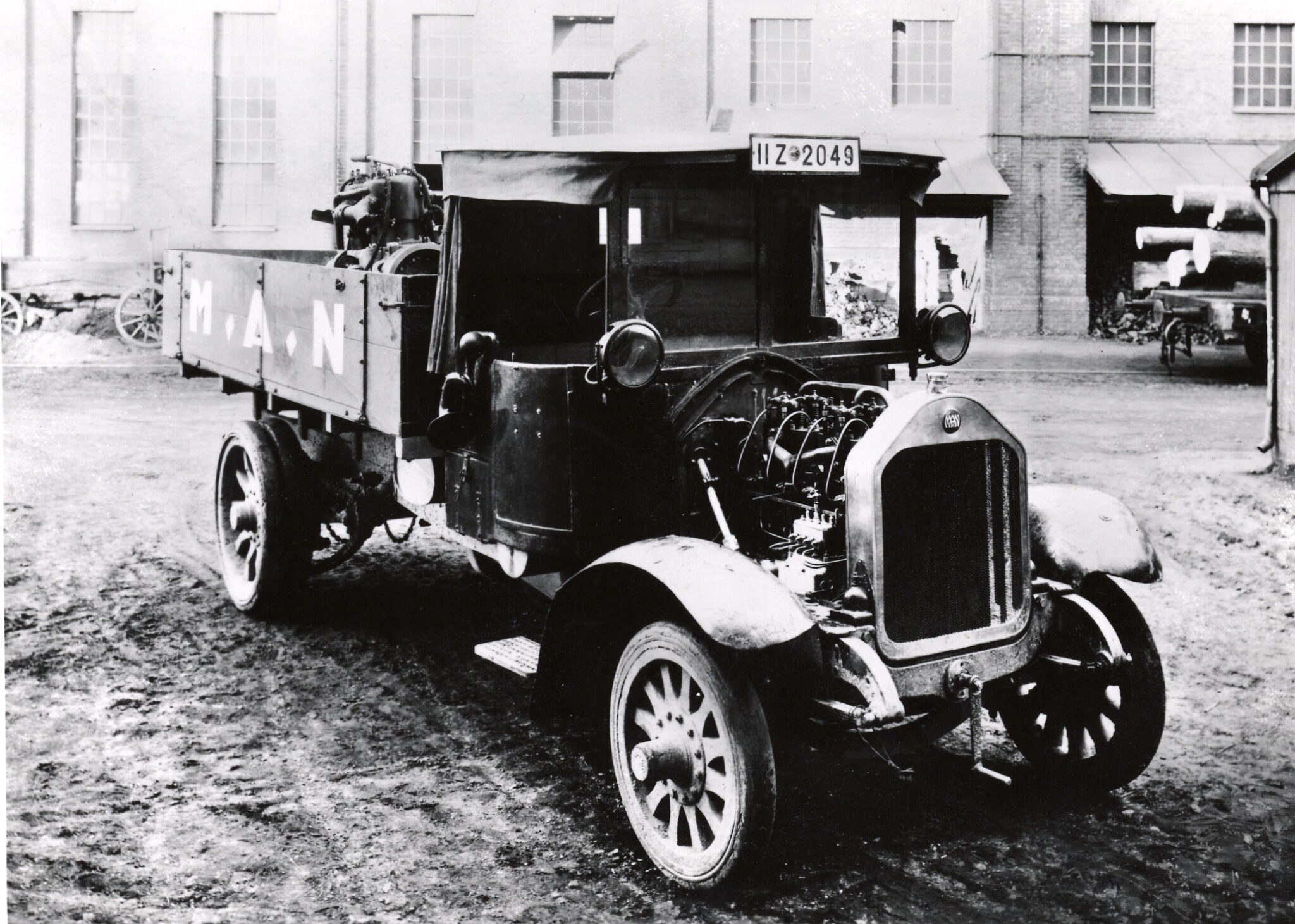 Дизельный двигатель грузовик. Mercedes-Benz 1924. Грузовик ман трак. Mercedes Benz 1924 грузовик. Man 1932 грузовик.