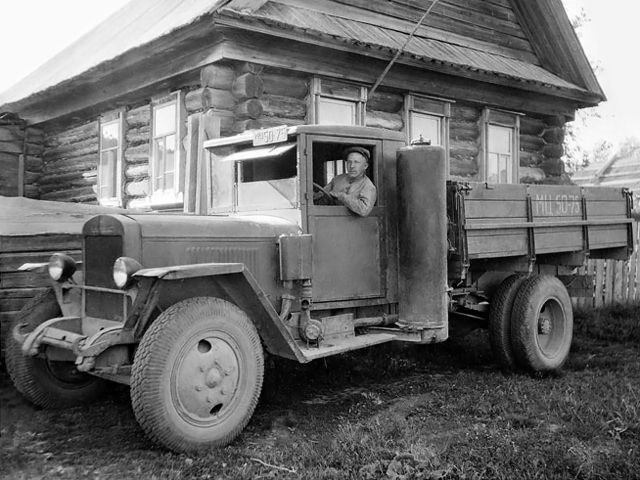 УралЗИС-352 - последний серийный грузовик с газогенератором
