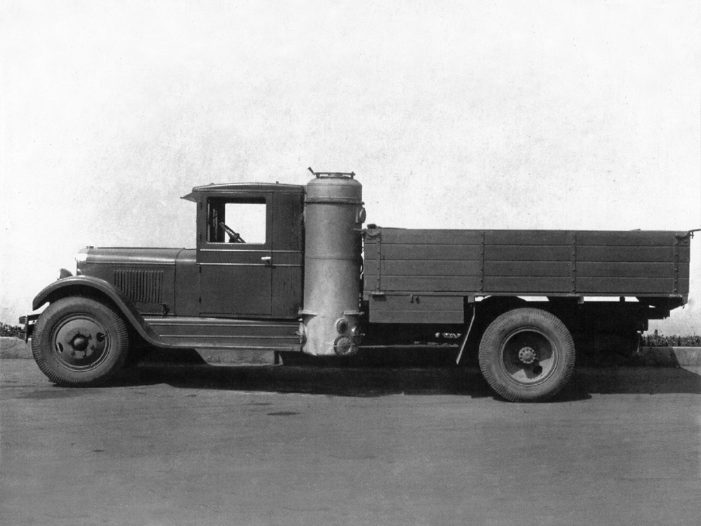 Первый советский газогенераторный грузовик ЗиС-13