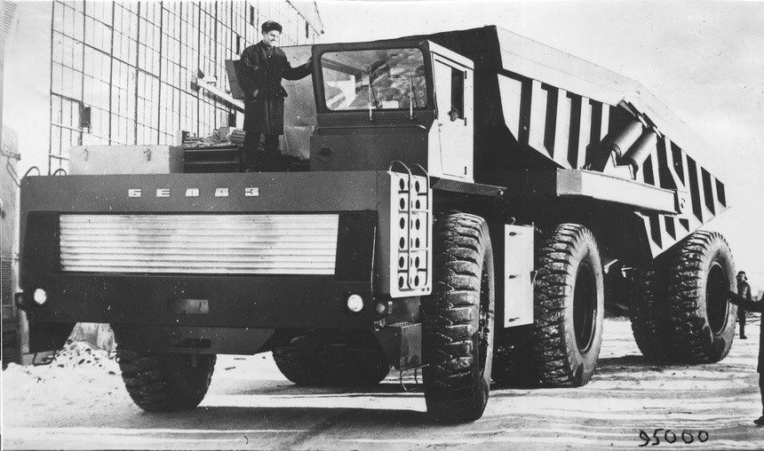 Советские «реактивные» автомобили: зачем в СССР строили машины с двигателем от вертолета
