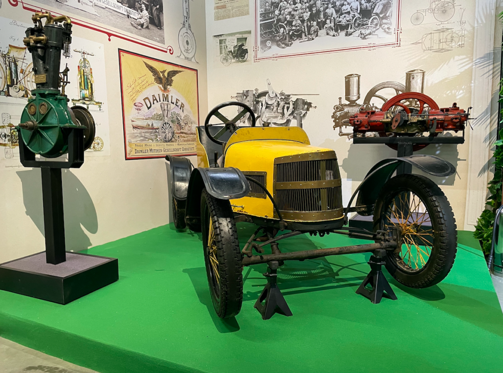 Музей Гаража особого назначения представил выставку истории начала автомобилизации России