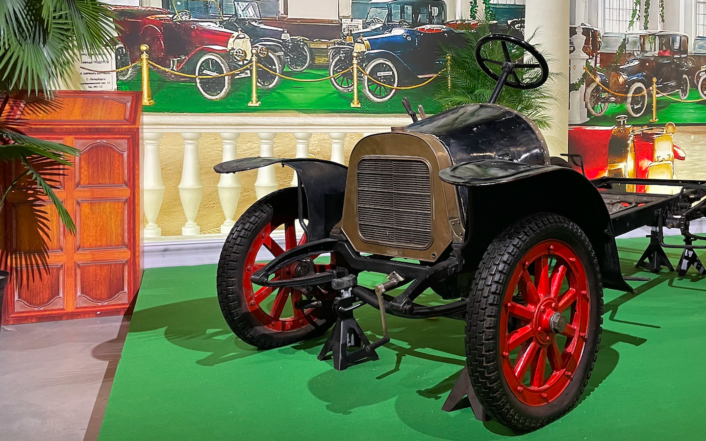 Музей Гаража особого назначения представил выставку истории начала автомобилизации России