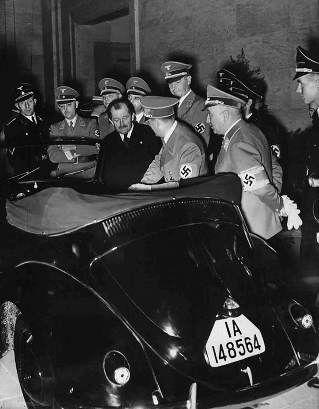 Подарок Гитлеру: как «Фюрерваген» стал «Фольксвагеном»
