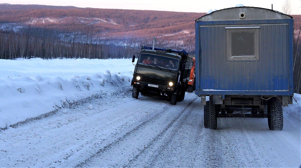 Дорога жизни: как водители работают и выживают на сибирских зимниках (личный опыт)