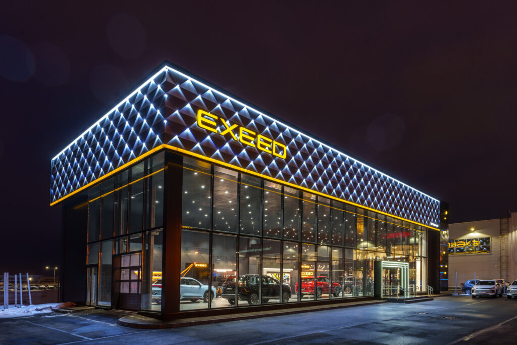 В Санкт-Петербурге открылся первый дилерский центр Exeed, выполненный в новейших стандартах 3.0